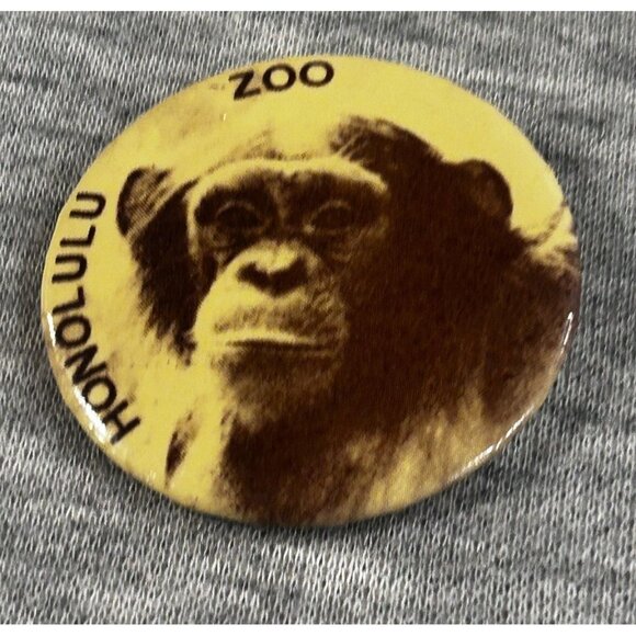 Vintage Honolulu Zoo Monkey Yellow Metal Pinback Button - Picture 1 of 5